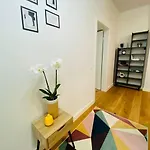 8ight Apartment *