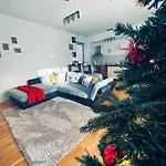 8ight Apartment
