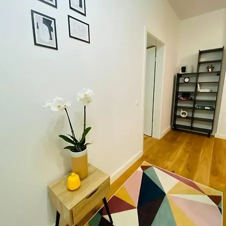 8ight Apartment *